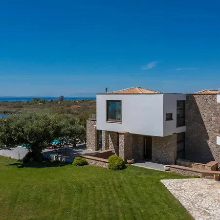 Serenity Pool Retreat By Halkidiki ヴィラ *